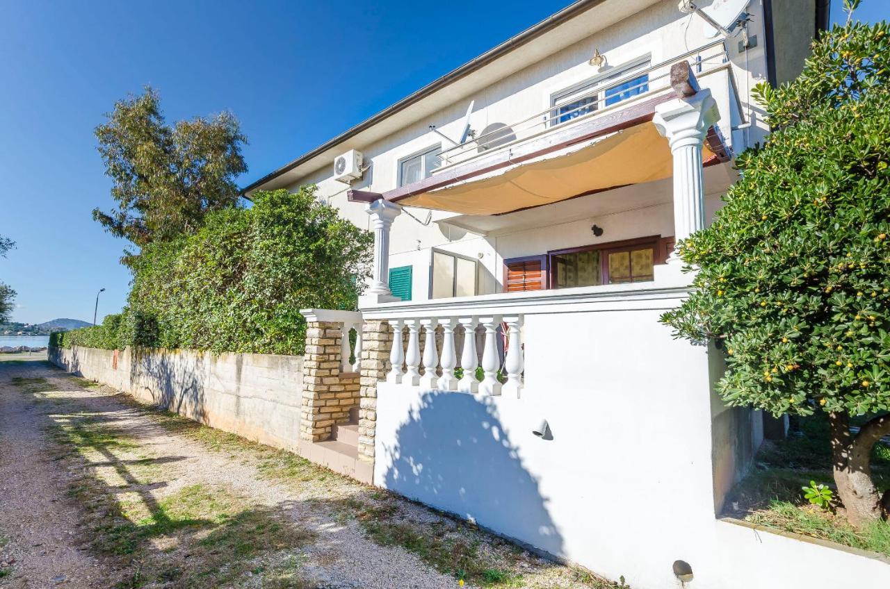 Apartment Robyn On The Beach Srima Exterior foto