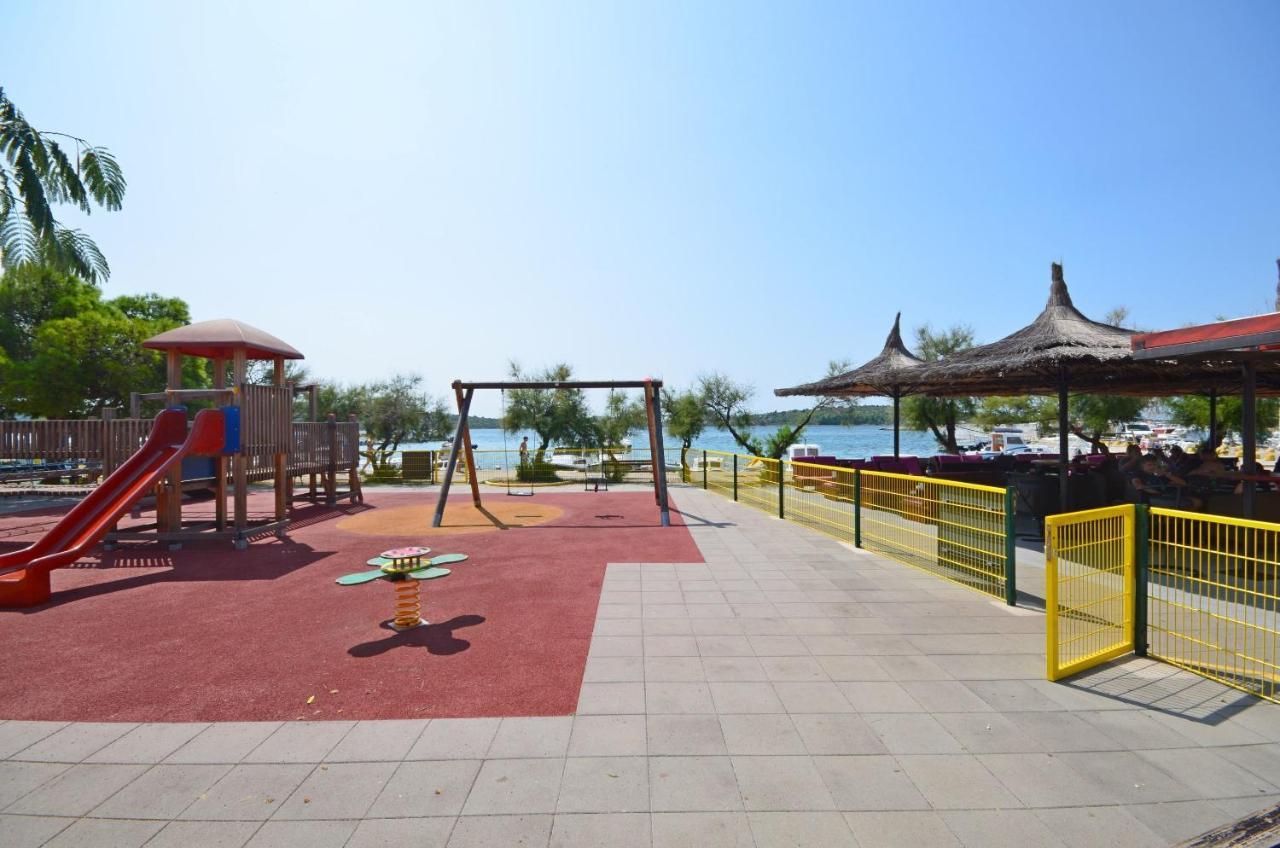 Apartment Robyn On The Beach Srima Exterior foto