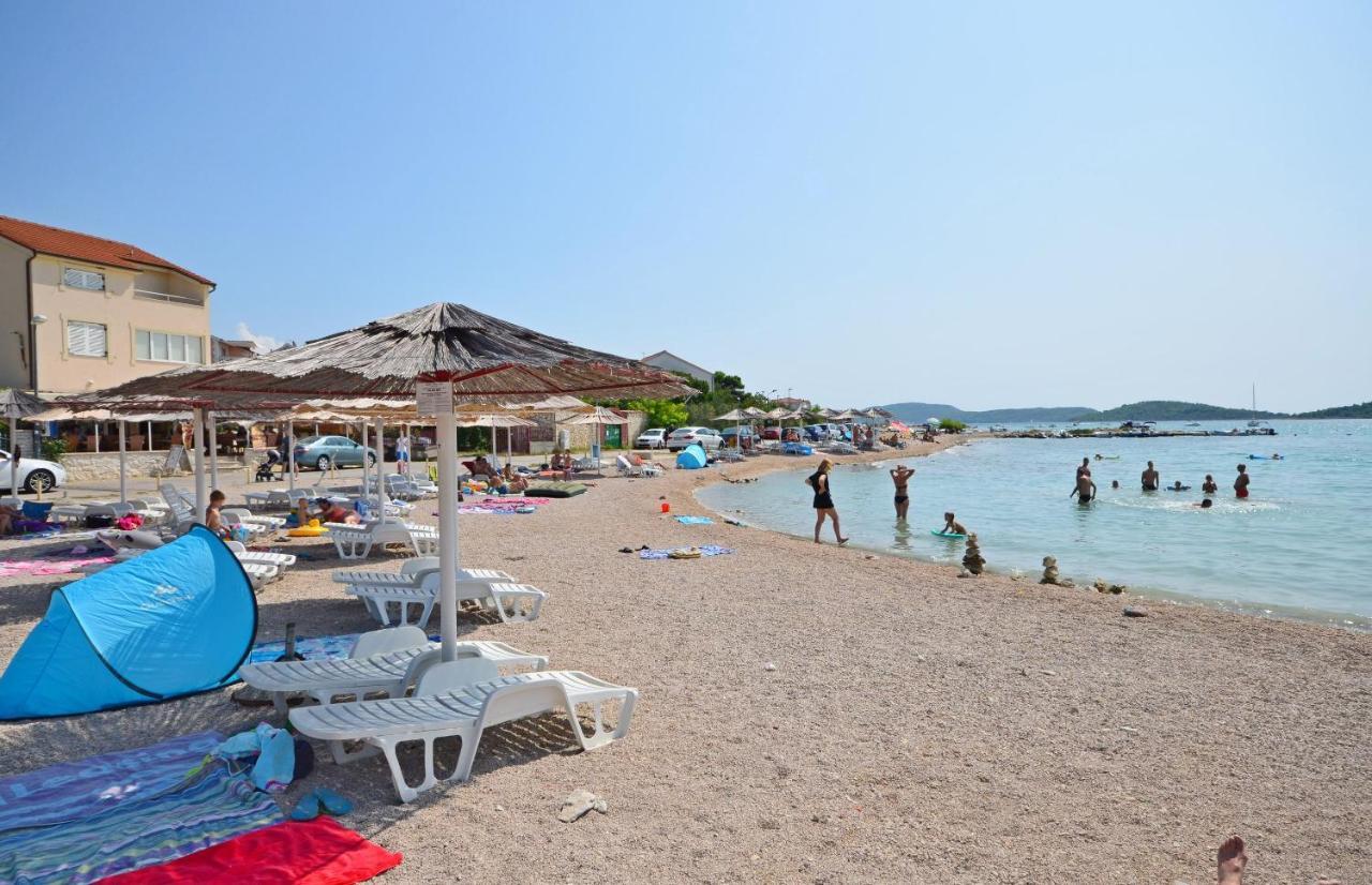 Apartment Robyn On The Beach Srima Exterior foto